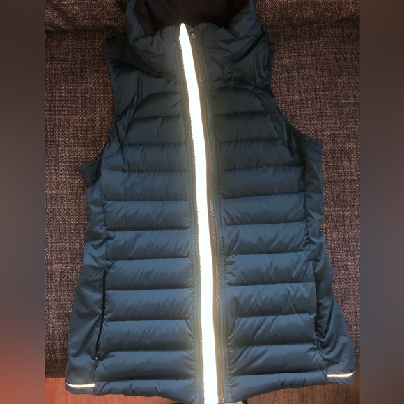 LULULEMON Down for it All running vest in green teal - Picture 7 of 11